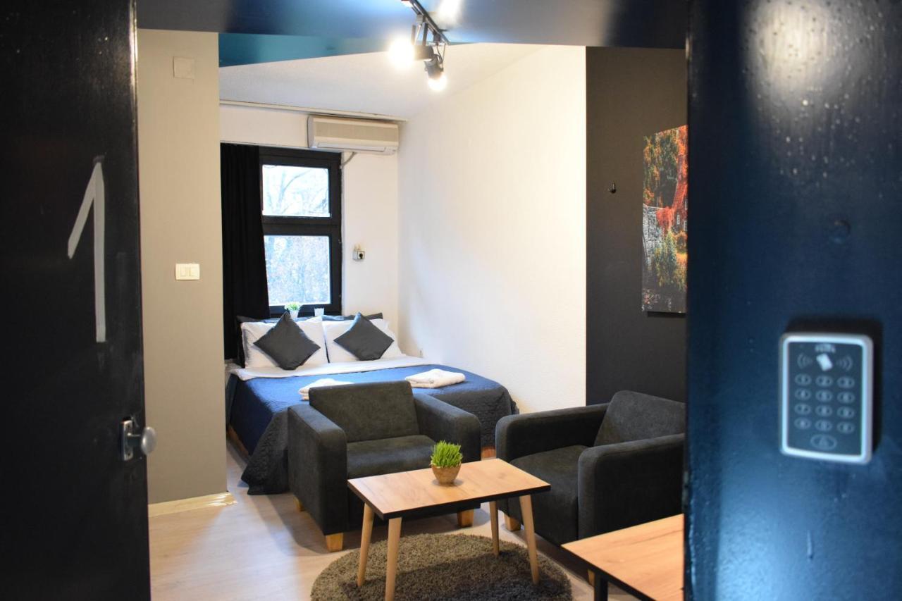 M - Square Private Rooms Skopje Zewnętrze zdjęcie