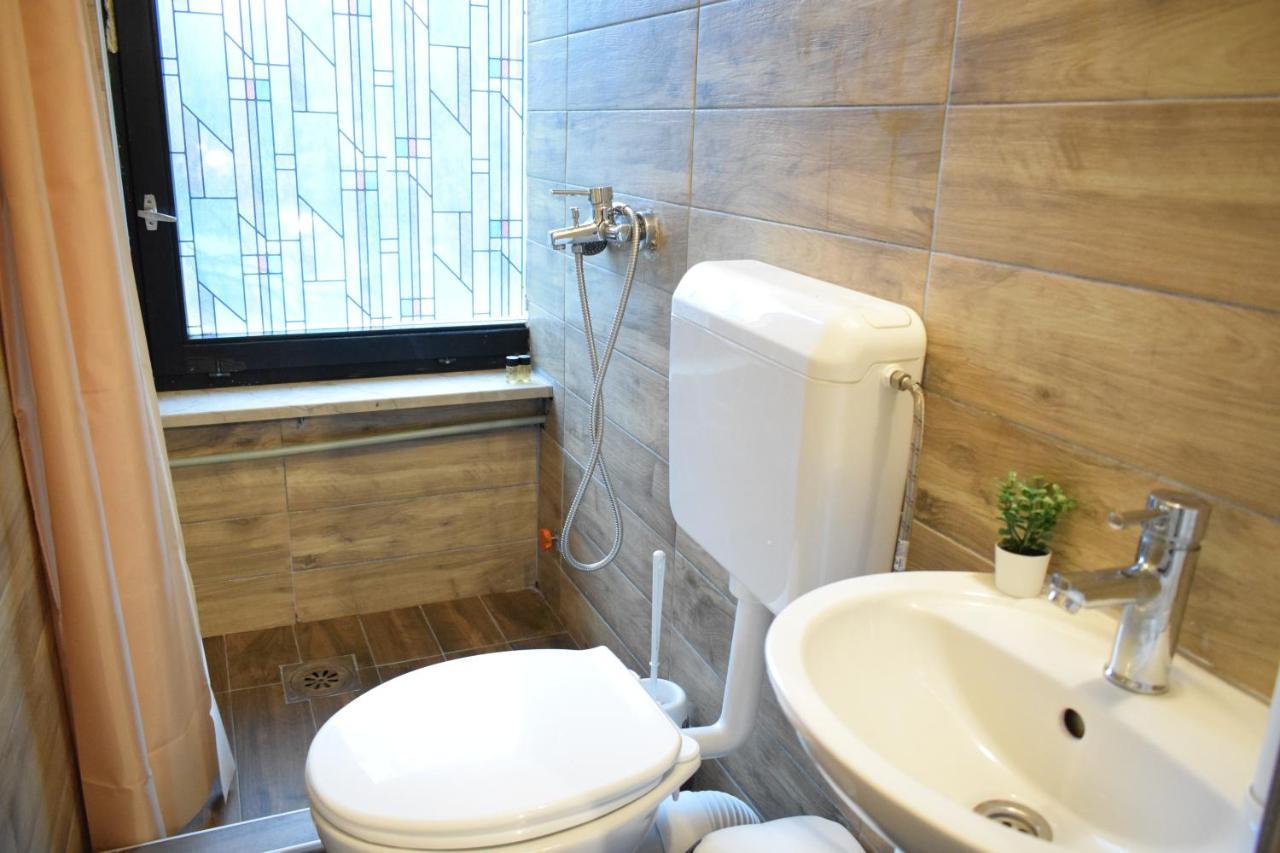 M - Square Private Rooms Skopje Zewnętrze zdjęcie