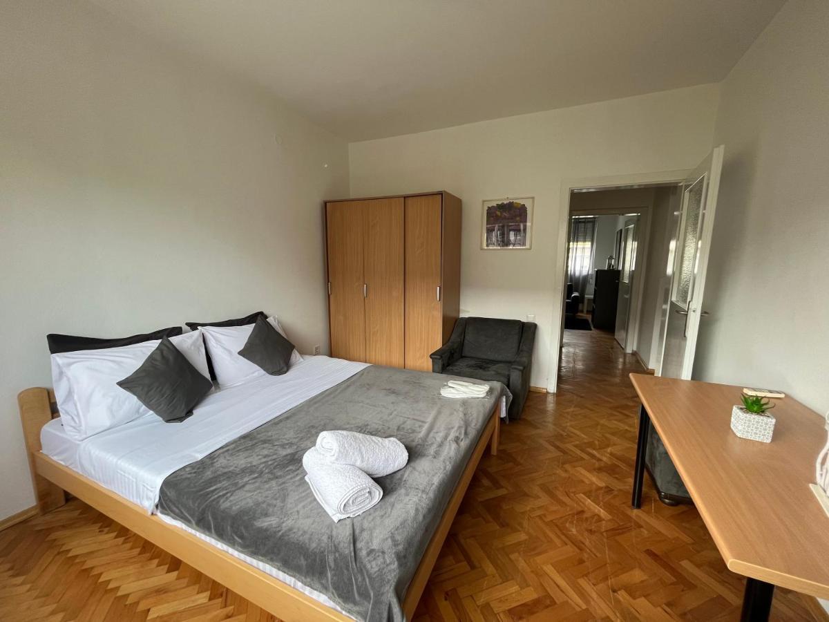 M - Square Private Rooms Skopje Zewnętrze zdjęcie