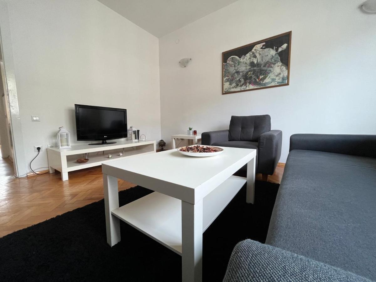 M - Square Private Rooms Skopje Zewnętrze zdjęcie