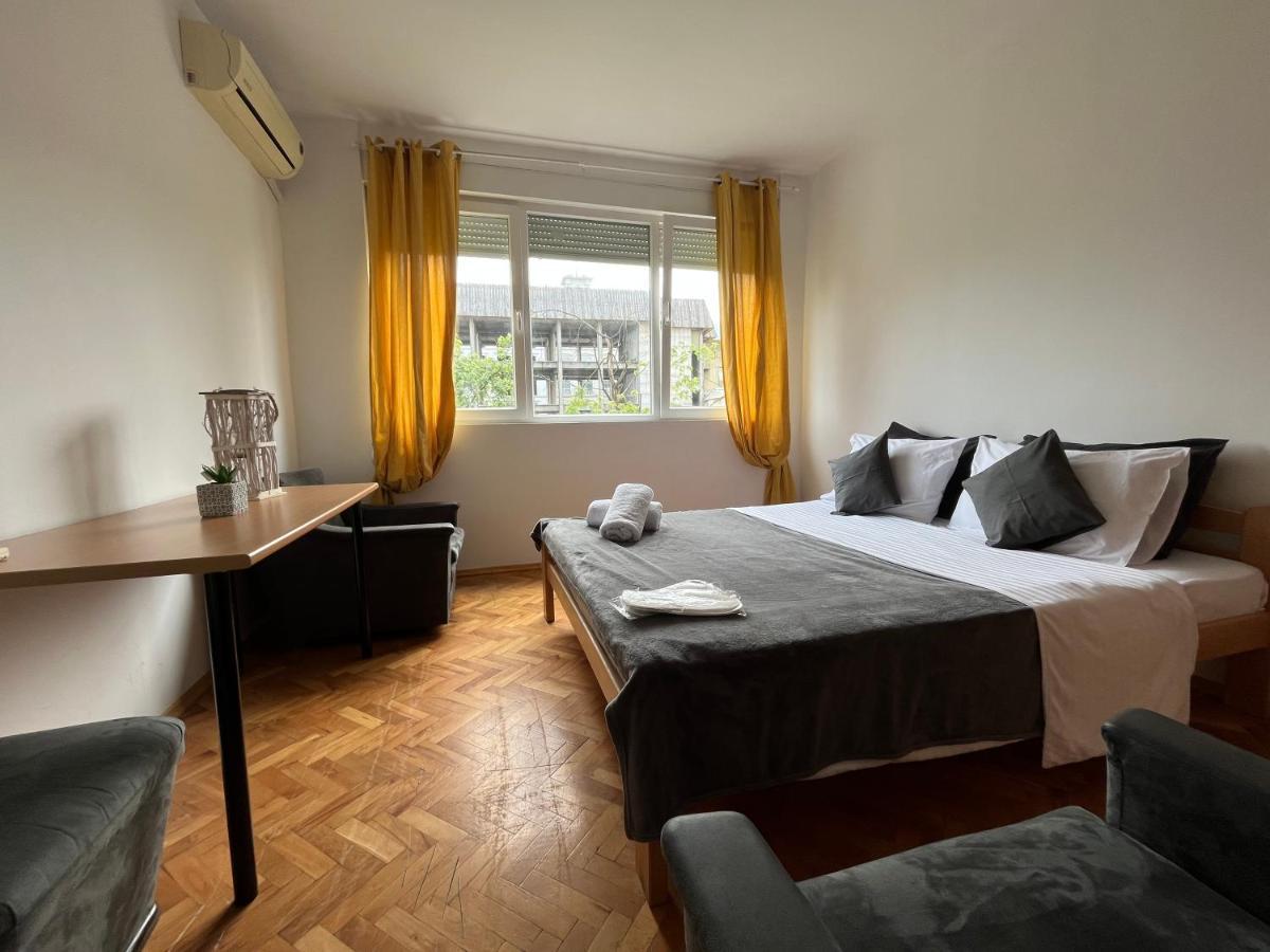 M - Square Private Rooms Skopje Zewnętrze zdjęcie